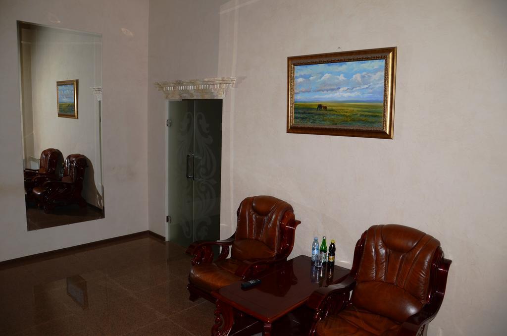 Saryarka Hotel Astana Bagian luar foto
