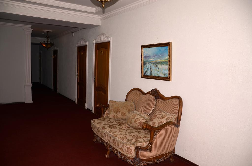 Saryarka Hotel Astana Bagian luar foto