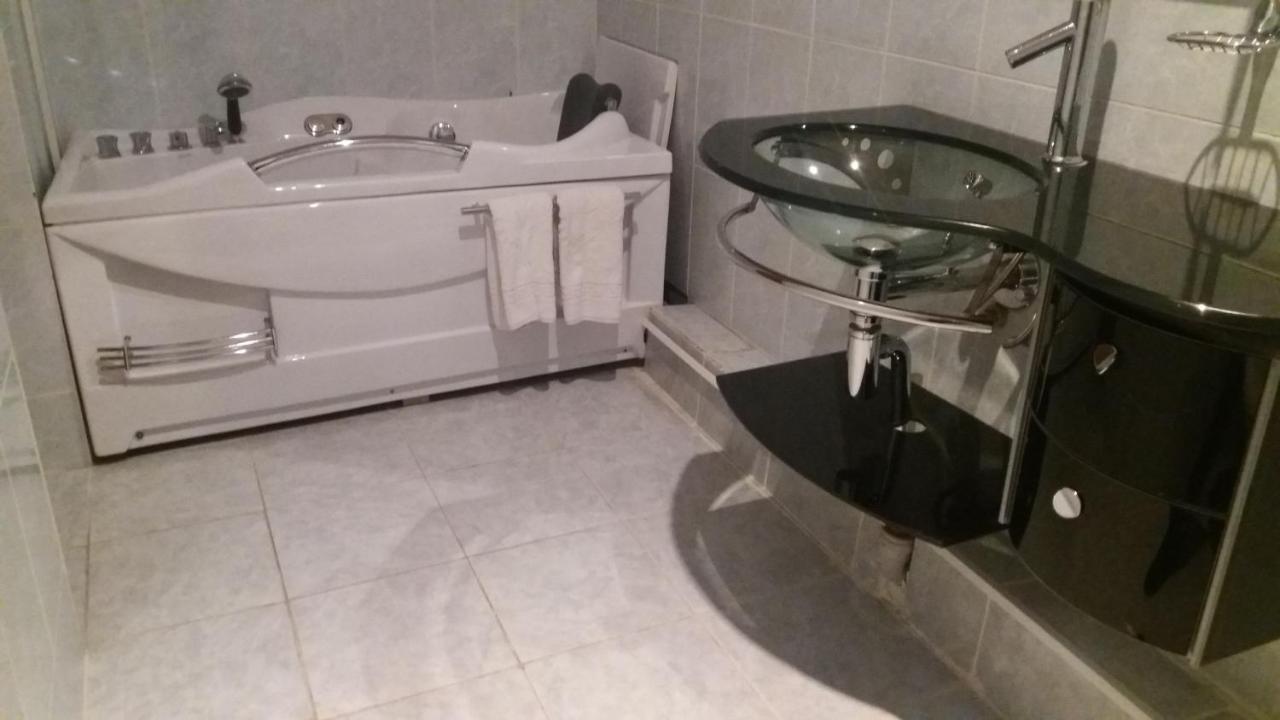 Saryarka Hotel Astana Bagian luar foto